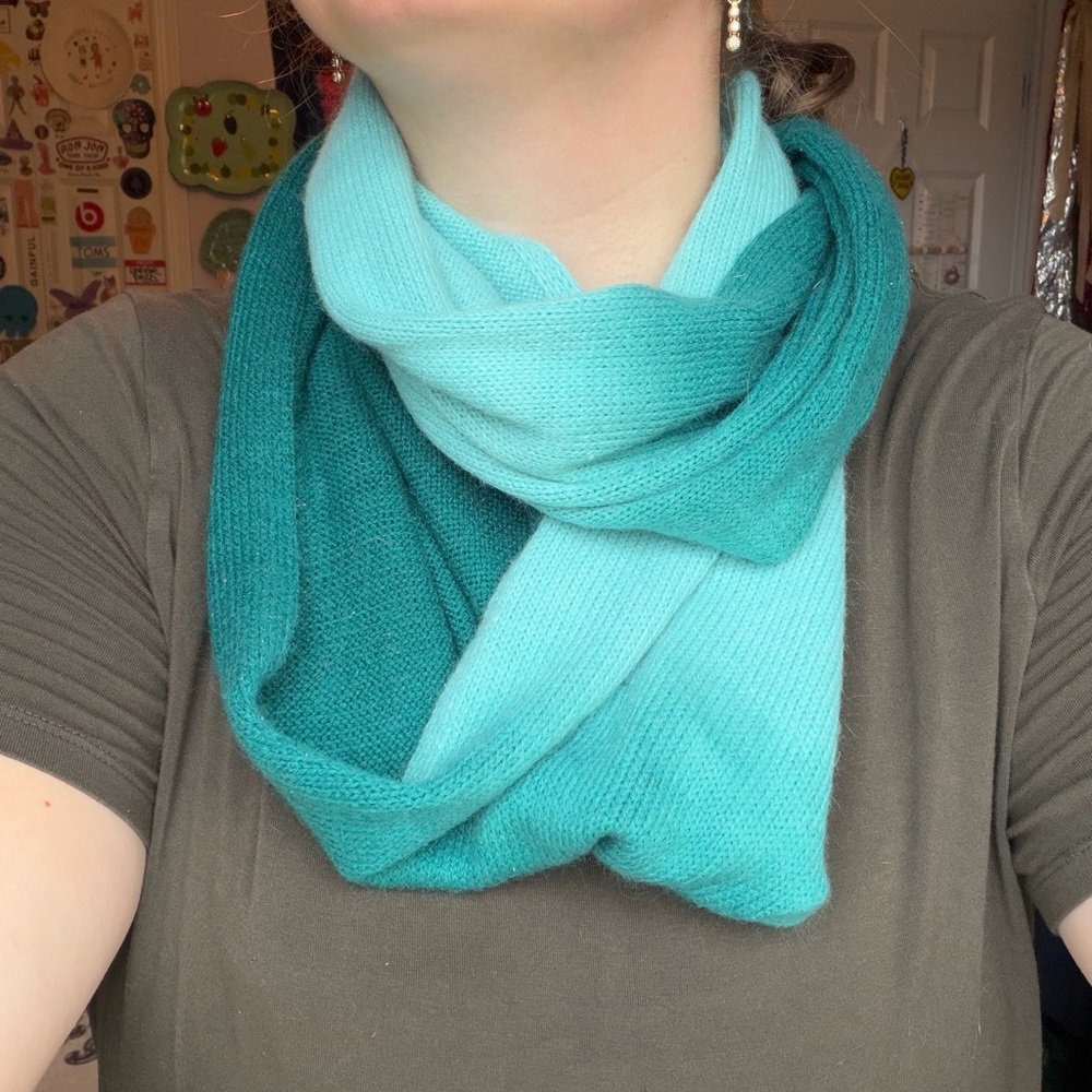 Assorted Scarves Collection - Picture 6 of 7